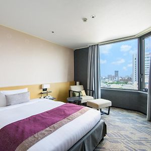 Superior Single Room access to Club Lounge Non-Smoking Luxury floor
